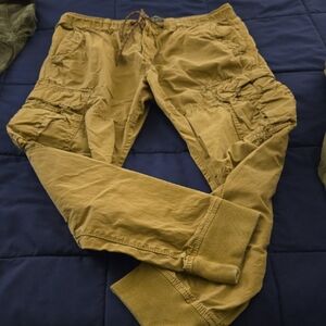 American Eagle Outfitters Men's Khaki Cargo Pants Missing A Button